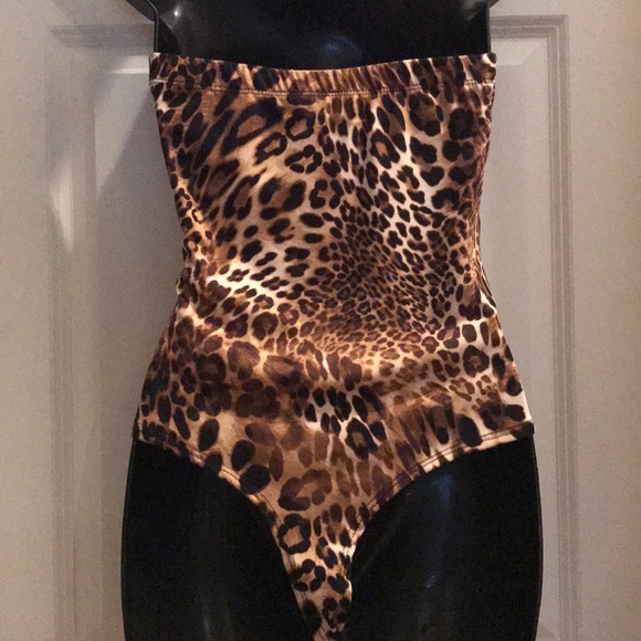 Animal print bodysuit with thong back - Picture 4 of 8